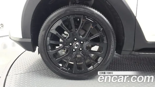 KG_Mobility_Ssangyong Torres 2022 thumb 4