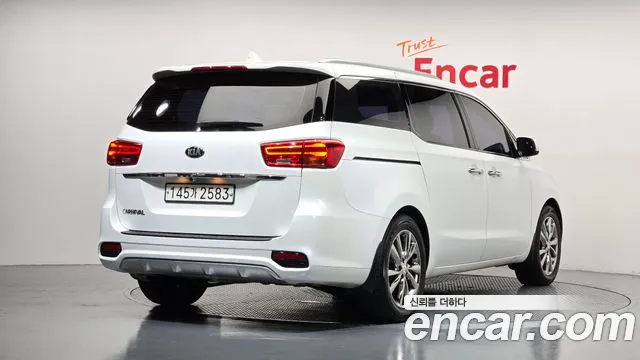 Kia Carnival 2018 thumb 2
