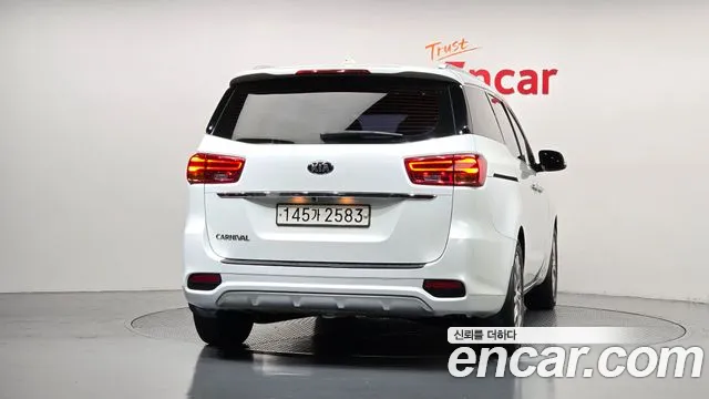 Kia Carnival 2018 thumb 4