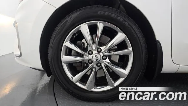 Kia Carnival 2018 thumb 5