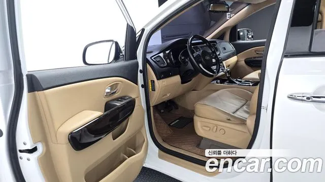 Kia Carnival 2018 thumb 10