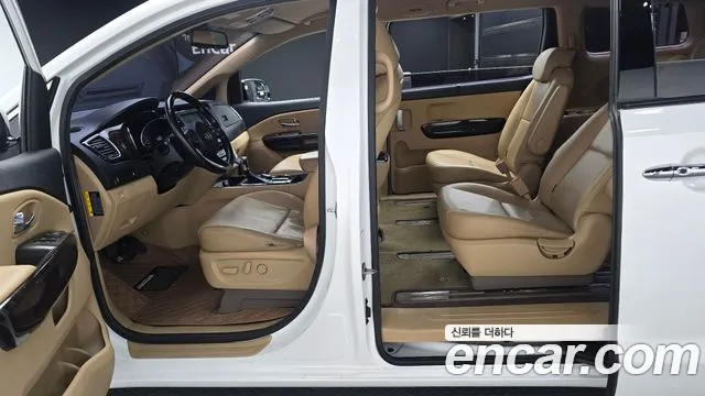 Kia Carnival 2018 thumb 11