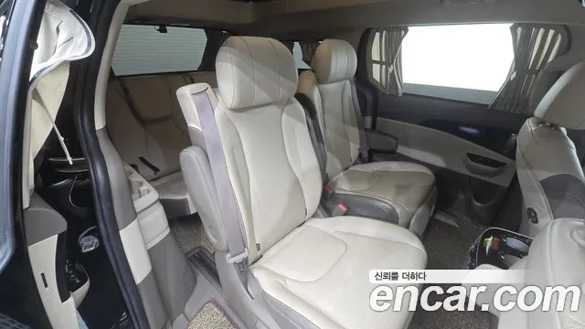 Kia Carnival 2021 thumb 11