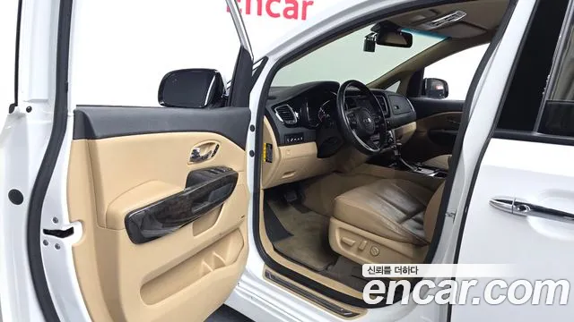 Kia Carnival 2019 thumb 10