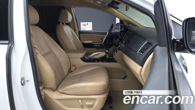 Kia Carnival 2019 thumb 11