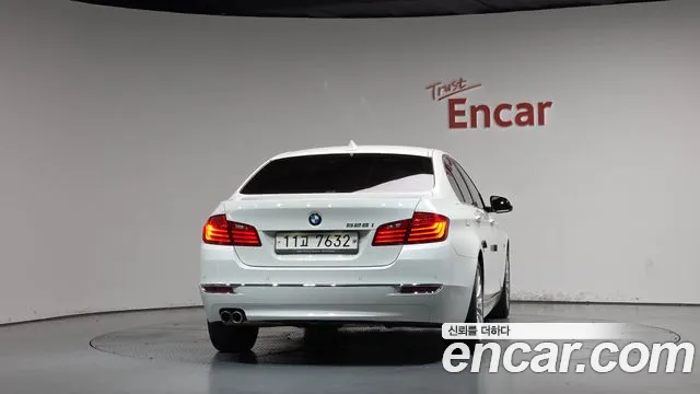 BMW 5-Series 2015 thumb 3
