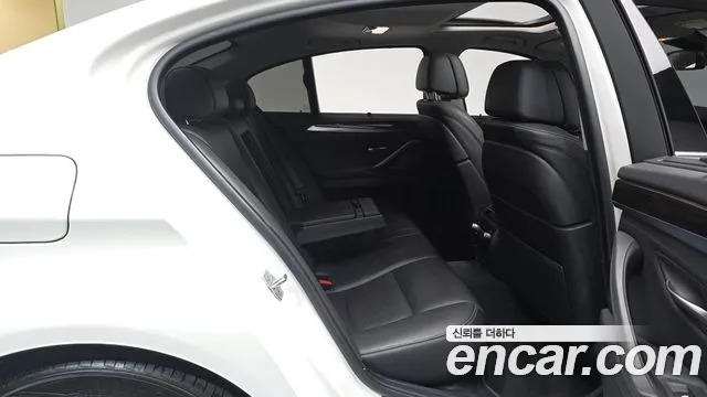 BMW 5-Series 2015 thumb 10
