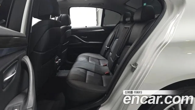 BMW 5-Series 2015 thumb 11