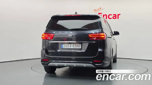 Kia Carnival 2020 thumb 4