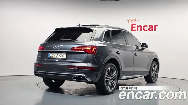 Audi Q5 2021 thumb 2