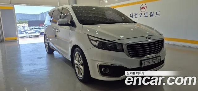Kia Carnival 2015 thumb 2