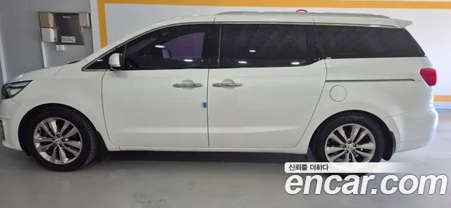 Kia Carnival 2015 thumb 4