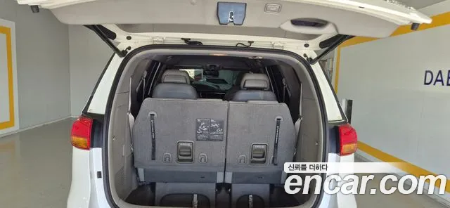 Kia Carnival 2015 thumb 8