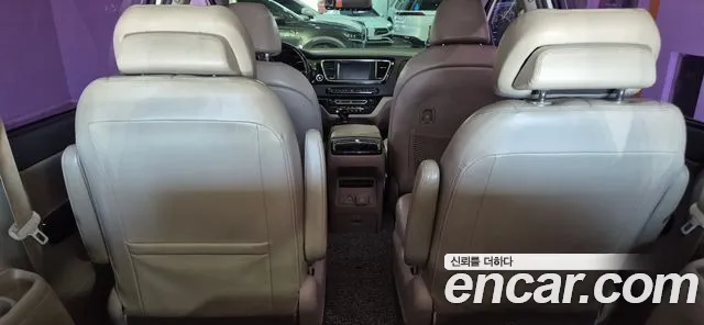 Kia Carnival 2015 thumb 9