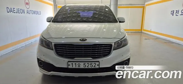 Kia Carnival 2015 thumb 11