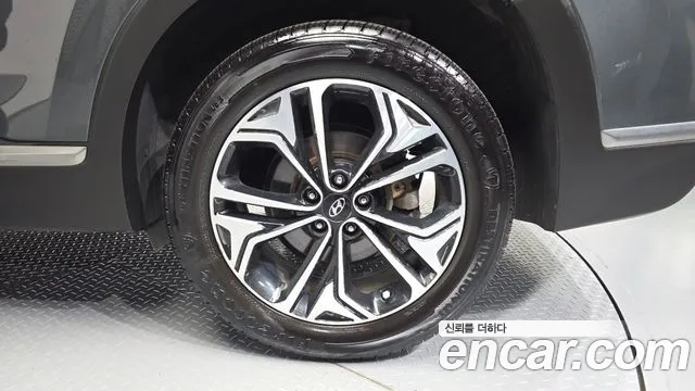 Hyundai Santa Fe 2018 thumb 4