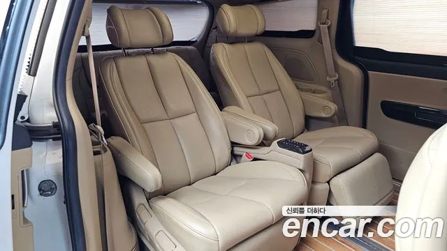 Kia Carnival 2019 thumb 11