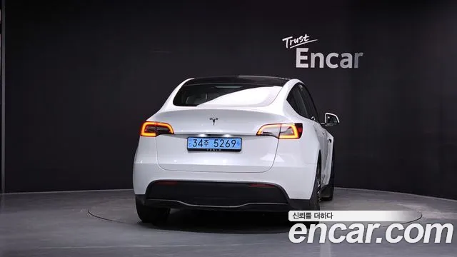 Tesla Model Y 2023 thumb 3