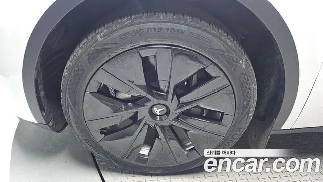 Tesla Model Y 2023 thumb 4