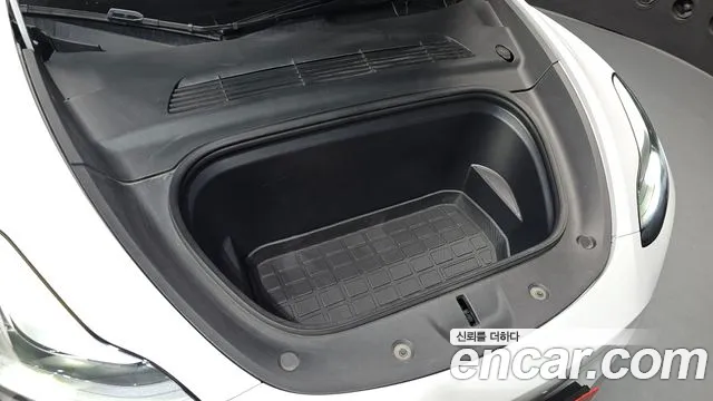 Tesla Model Y 2023 thumb 5