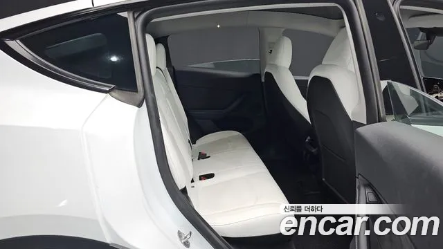 Tesla Model Y 2023 thumb 10