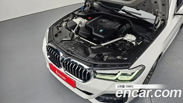 BMW 5-Series 2023 thumb 6