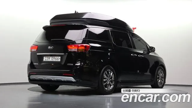 Kia Carnival 2015 thumb 2