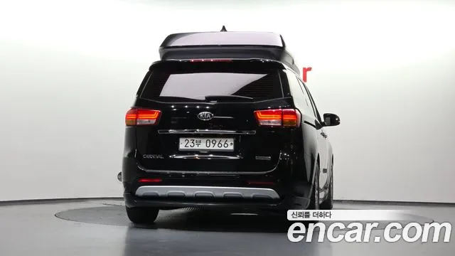 Kia Carnival 2015 thumb 4