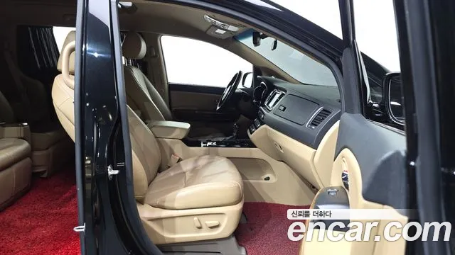 Kia Carnival 2015 thumb 11