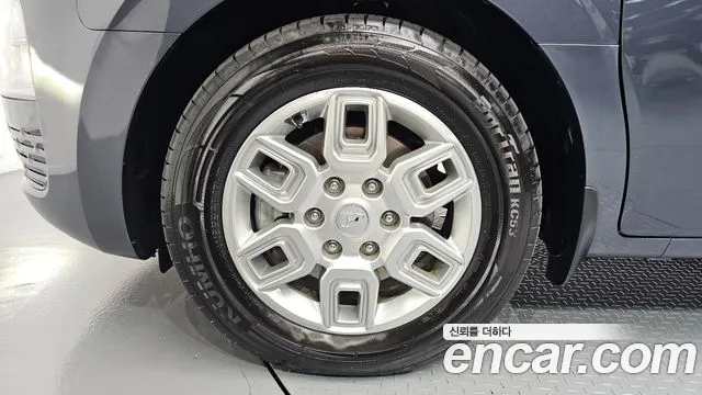 Hyundai Staria 2024 thumb 5