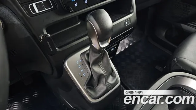 Hyundai Staria 2024 thumb 9