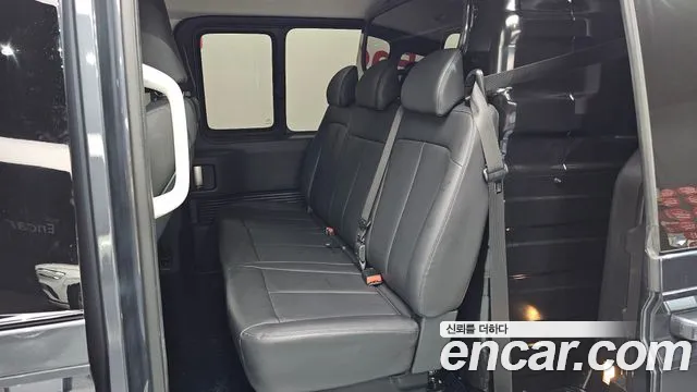 Hyundai Staria 2024 thumb 11