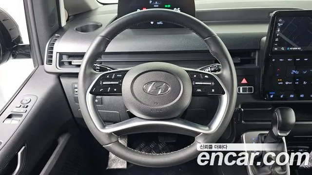 Hyundai Staria 2024 thumb 12