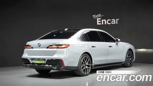 BMW 7-Series 2025 thumb 2