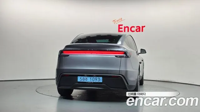 Tesla Model Y 2025 thumb 3
