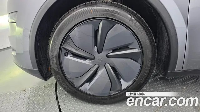 Tesla Model Y 2025 thumb 4