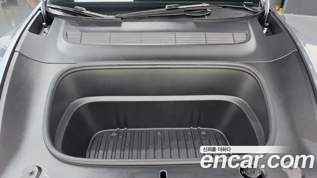 Tesla Model Y 2025 thumb 5