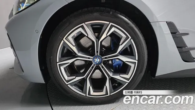 BMW i4 2023 thumb 5