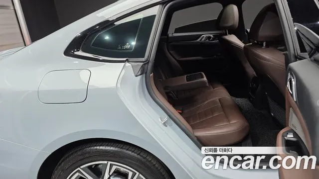 BMW i4 2023 thumb 11