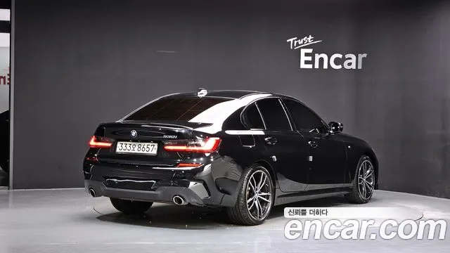 BMW 3-Series 2019 thumb 2