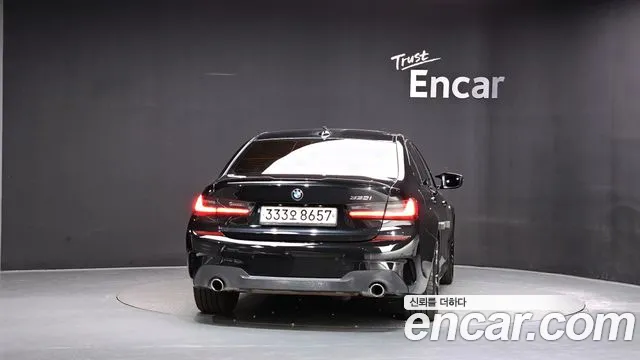 BMW 3-Series 2019 thumb 4