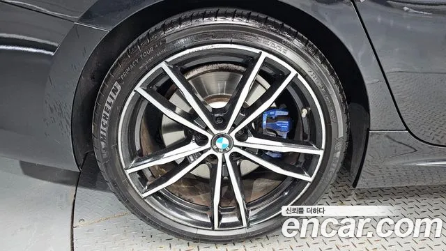 BMW 3-Series 2019 thumb 5