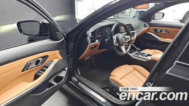 BMW 3-Series 2019 thumb 10