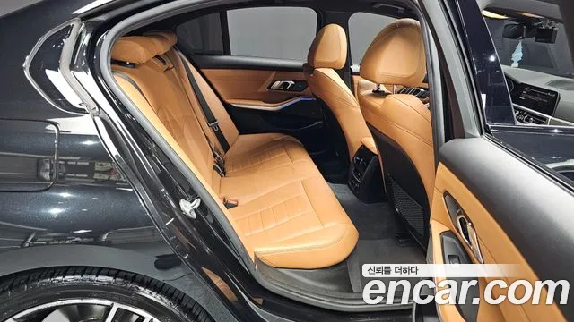 BMW 3-Series 2019 thumb 11