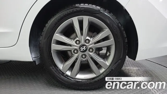Hyundai Avante 2016 thumb 5