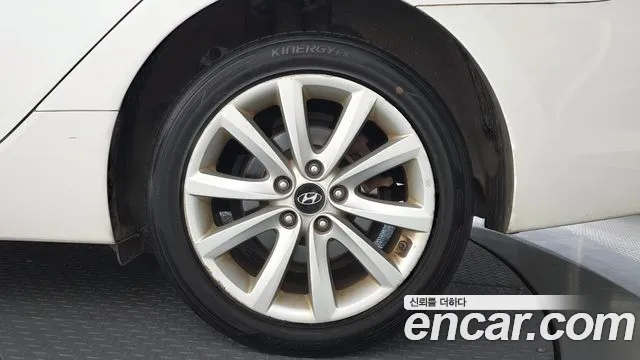 Hyundai i40 2013 thumb 5