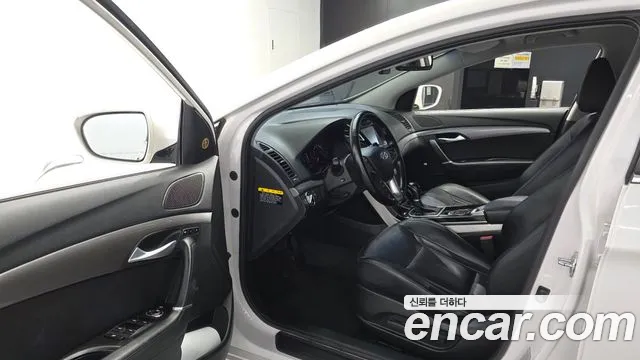 Hyundai i40 2013 thumb 10