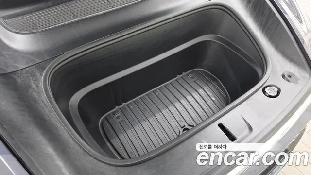 Tesla Model Y 2026 thumb 6