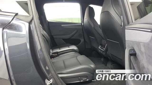 Tesla Model Y 2026 thumb 12