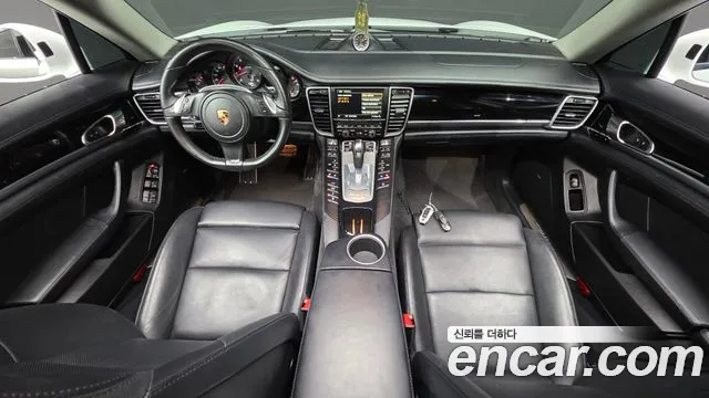Porsche Panamera 2016 thumb 7
